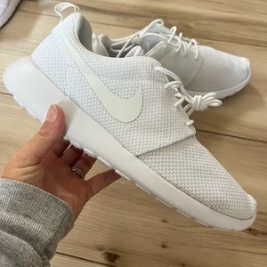 White new Nike roshe